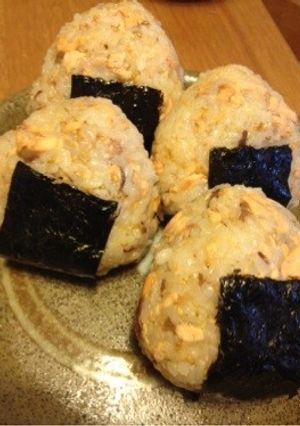 ごま香る〜‼究極の鮭おにぎり-レシピのメイン写真