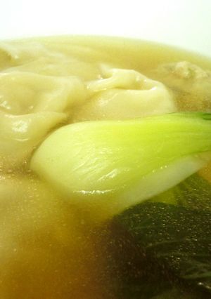 お腹満足、温まる!えび入り水餃子のスープ-レシピのメイン写真