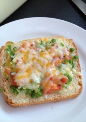 子供のランチに☆野菜たっぷりピザ風パン‼-レシピのメイン写真