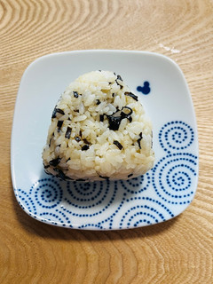 簡単☆塩こんぶとごま油入りおにぎり-レシピのメイン写真