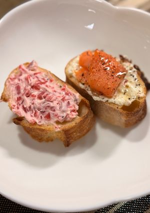 焼バゲットにクリチ+カリカリ梅/スモークサーモン-レシピのメイン写真