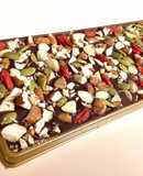 砂糖なし　ナッツ入りダークチョコレート￼