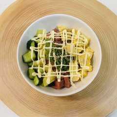 A picture of サイコロスパム卵焼き＆沢庵＆胡瓜浅漬け丼.