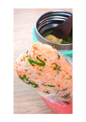春キャベツ和風スープと鮭と大葉のおにぎり-レシピのメイン写真