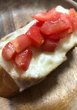 トマトとスライスチーズの焼きバゲット-レシピのメイン写真