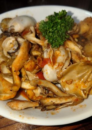 舞茸と牡蠣のハリッサ炒め-レシピのメイン写真