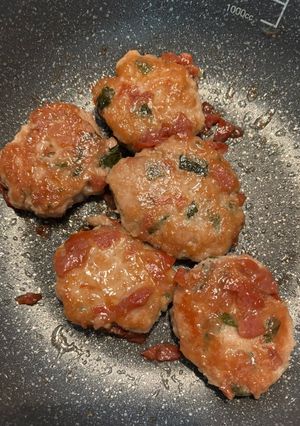 梅大葉　さっぱりつくね(ハンバーグ？)-レシピのメイン写真