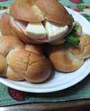 ライ麦バンズハムチーズサンド