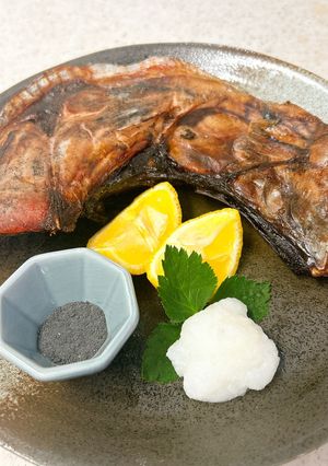 マグロのかまのノンフライヤー焼き♪黒塩で-レシピのメイン写真