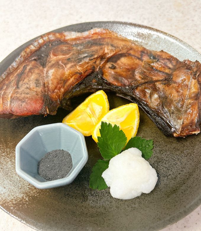 マグロのかまのノンフライヤー焼き♪黒塩で-レシピのメイン写真