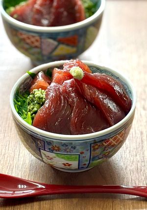 ワラビたたきとカツオ＆マグロの漬け丼-レシピのメイン写真