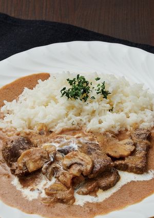 旨味あふれる 濃厚リッチな牛ハラミのストロガノフ-レシピのメイン写真