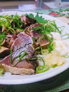 鰹のたたき新玉ねぎニンニクマヨネーズ-レシピのメイン写真