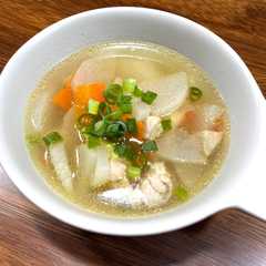 タイ料理についてくる鶏肉と大根のスープ-レシピのメイン写真