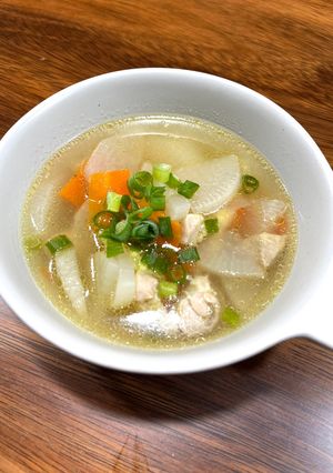 タイ料理についてくる鶏肉と大根のスープ-レシピのメイン写真