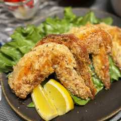 รูปของ 鶏手羽先の塩唐揚げ