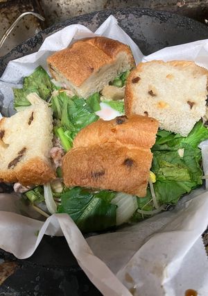 蒸し野菜の上に自家製パンでふっくら-レシピのメイン写真