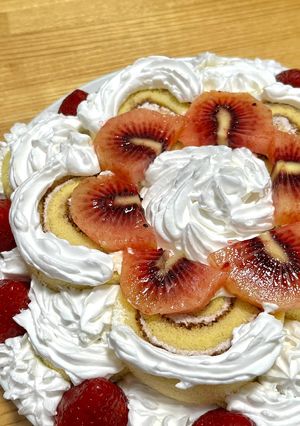 ロールケーキで簡単かわいいアレンジケーキ-レシピのメイン写真