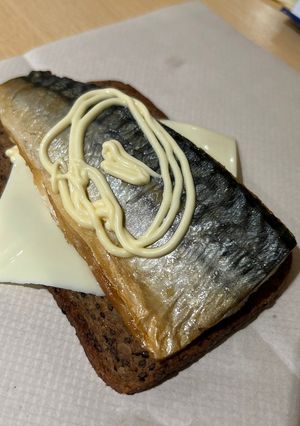 夜勤めし:コンビニ鯖塩焼きオープンサンド-レシピのメイン写真