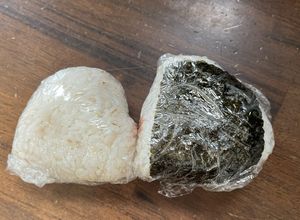炊きたてご飯に混ぜるだけ♡ウチの塩むすび-レシピのメイン写真