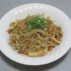A picture of 安く買えて美味しい！刻み揚げとモヤシ炒め.