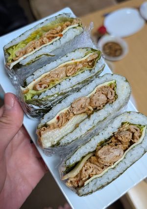 簡単に美味しく！豚肉とチーズのおにぎり-レシピのメイン写真