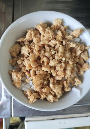 鶏ひき肉の甘辛そぼろ丼-レシピのメイン写真
