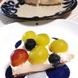レアチーズケーキ・シャインマスカット添え