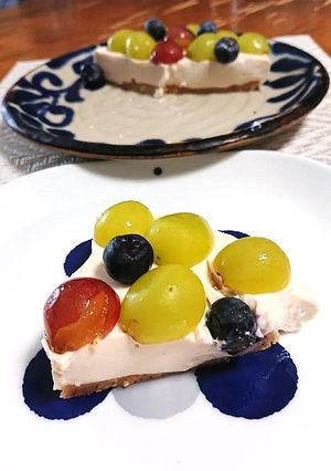 レアチーズケーキ・シャインマスカット添え-レシピのメイン写真