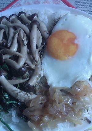 備蓄米でカフェ丼V105しめじポパイ月見-レシピのメイン写真