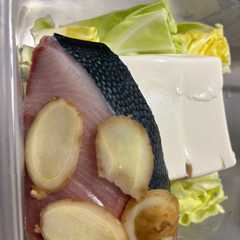 รูปของ カット野菜ブリ切り身 疲れを癒すレンチン