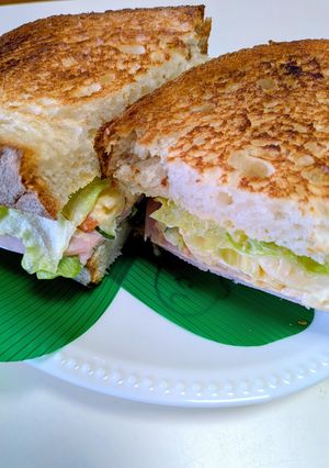 全粒粉のパンでサンドイッチ🥪カリフワッ♡-レシピのメイン写真