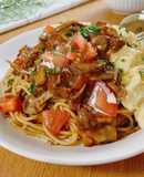 トマトとハヤシライスのリメイクパスタ