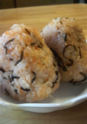 しらすとびっこ塩昆布のおにぎり-レシピのメイン写真