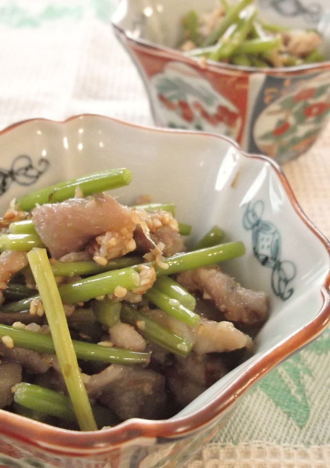さつまいもの茎と豚肉のおかかゴマ炒め-レシピのメイン写真