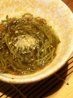 簡単副菜!めかぶともずくの2色和え-レシピのメイン写真