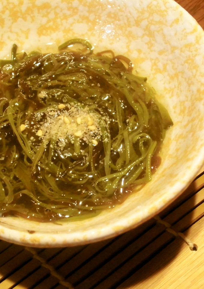 簡単副菜！めかぶともずくの２色和え-レシピのメイン写真