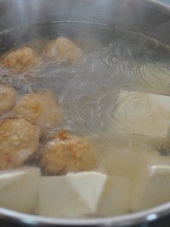 鶏団子と豆腐と春雨の3点おかず鍋-レシピのメイン写真