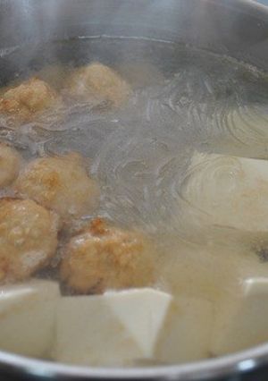 鶏団子と豆腐と春雨の３点おかず鍋-レシピのメイン写真