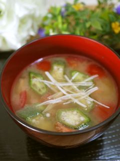 美肌!疲労回復! オクラとトマトの味噌汁-レシピのメイン写真
