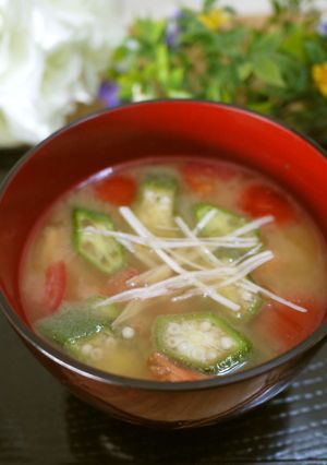 美肌！疲労回復！　オクラとトマトの味噌汁-レシピのメイン写真