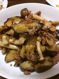 挽き肉と茄子としめじのガーリック醤油炒め-レシピのメイン写真