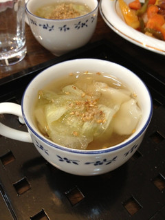 白いりごまで餃子を使ったレタススープ-レシピのメイン写真