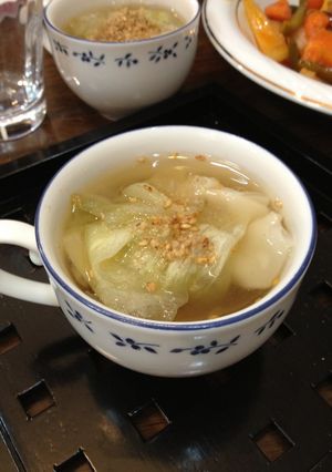 白いりごまで餃子を使ったレタススープ-レシピのメイン写真