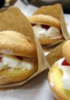 ふわふわいちごブッセ-レシピのメイン写真