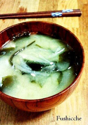 和みの味★玉葱ワカメ味噌汁-レシピのメイン写真