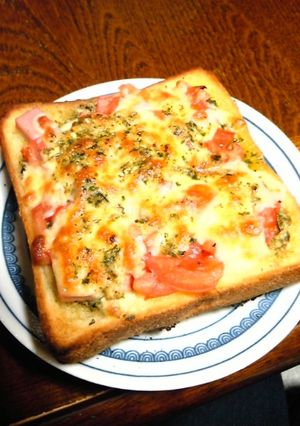 バジルソースとモッツァレラのピザパン-レシピのメイン写真