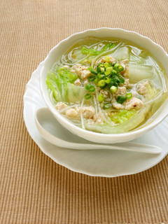 3分煮るだけ☆鶏挽肉と白菜の春雨スープ-レシピのメイン写真