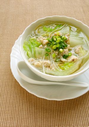 3分煮るだけ☆鶏挽肉と白菜の春雨スープ-レシピのメイン写真