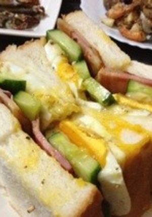 朝食に♪簡単☆ベーコンエッグサンド-レシピのメイン写真